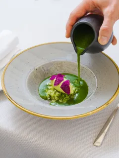 Zahradní elegance a dokonalé chutě: večeře na terase Restaurace Monastiq  - foto 2 | brand photo