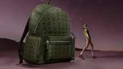 MCM podzimní kampaň 2025: luxusní akademický styl inspirovaný sci-fi estetikou - foto 2 | brand photo