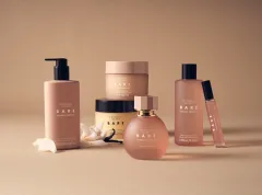 VICTORIA´S SECRET UVÁDÍ NOVOU VŮNI BARE SUEDED VANILLA - foto 1 | brand photo