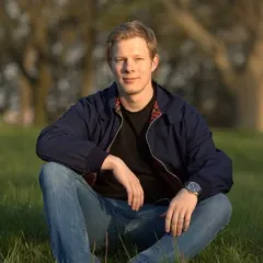 Tomáš Prázdný ve své knize Ve jménu zítřka odhaluje skutečnou cenu lidské odolnosti - foto 1 | brand photo