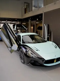 Jedno z dvaceti Maserati MC20 legenda aktuálně v showroomu Maserati - foto 3 | brand photo