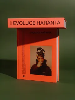 Paulie Garand pokřtil v Book Therapy svou první knihu Evoluce Haranta - foto 6 | brand photo