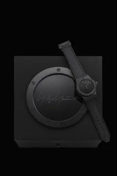 HUBLOT představuje model Classic Fusion Yohji Yamamoto All Black Camo - foto 3 | brand photo