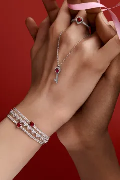 PANDORA zahajuje sezónu lásky novou valentýnskou kampaní