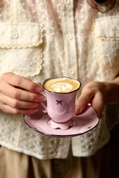 Almanac X Alcron Prague představuje porcelánový pop-up značky Křehký a Lindy Pro