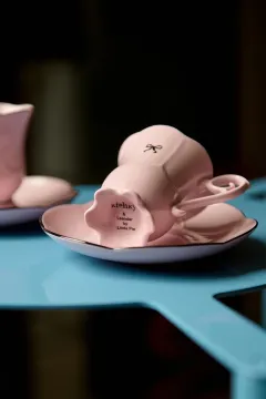 Almanac X Alcron Prague představuje porcelánový pop-up značky Křehký a Lindy Pro