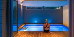 Original Endless Pool, bazén se zabudovaným protiproudem Fastlane. Díky použitým technologiím si opravdu zaplavete jako v rozprouděné řece, bez neustálého strhávání k jedné straně, jak je tomu u jiných podobných zařízení. Hlavní výhodou je, že systém protiproudu zvaný Fastlane lze snadno umístit i do vašeho stávajícího bazénu, nebo jej libovolně přemisťovat dle aktuální potřeby