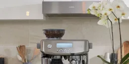 Sage doplňuje řadu nejprodávanějších kávovarů o nový Espresso model s mlýnkem na kávu The Barista PRO - foto 1 | brand photo