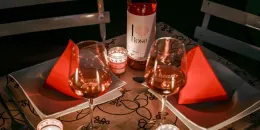 VYZKOUŠEJTE 5 TIPŮ PRO NEZAPOMENUTELNÝ VALENTÝNSKÝ VEČER, KTERÉ PŘINÁŠÍ OSOBNIVINOTEKA.CZ - foto 1 | brand photo