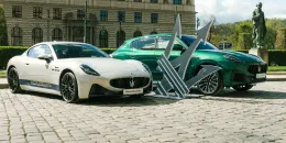 Maserati slaví 110 let od založení značky instalací plastiky trojzubce a modelů Maserati před pražským Rudolfinem - foto 1 | brand photo