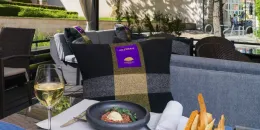 Letní oběd na terase Monastiq Restaurant: klidný luxus a promyšlená gastronomie  - foto 1 | brand photo