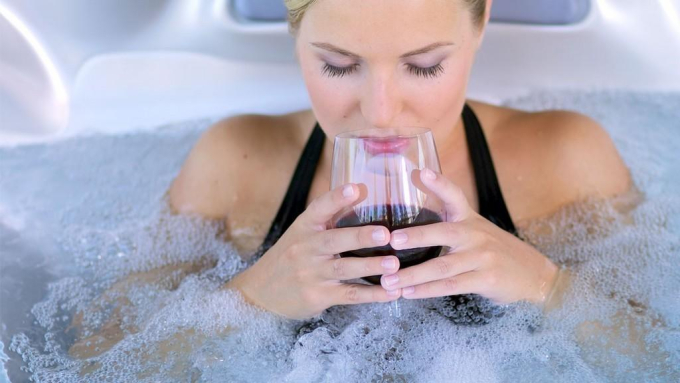 UŽÍVEJTE SI, SE SWIM SPA SEZÓNA NEKONČÍ! Official Press Release