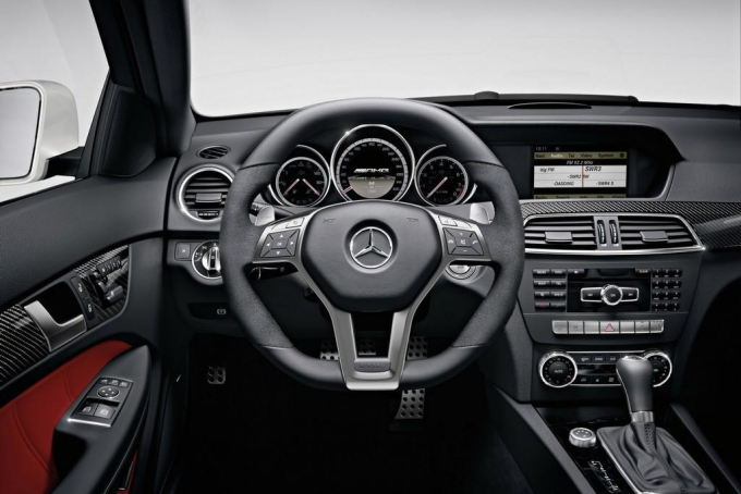 Dokonalý TVAR JE DOKONČEN: Mercedes-Benz COUPÉ TŘÍDY C Official Press Release