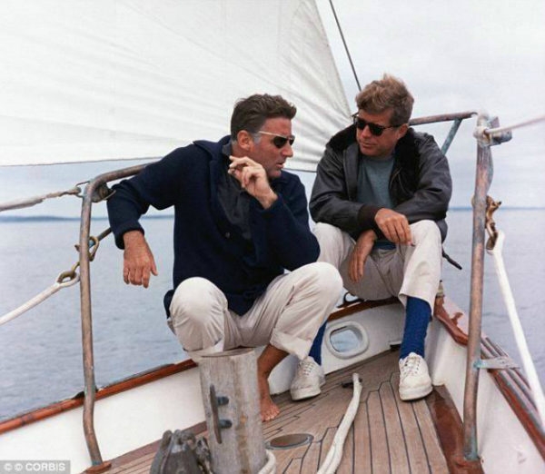 JFK na jachtě
