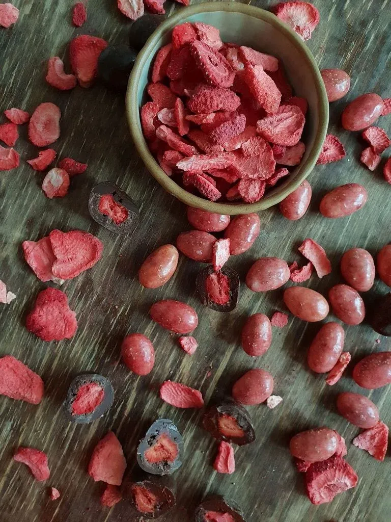 Nechte lásku projít žaludkem! Pochutnejte si se svými milými na sušených jahodách a malinách v lahodné čokoládě! - foto 5 | brand photo