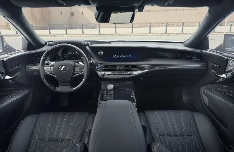 Exkluzivní recenze luxusní limuzíny Lexus LS 500h - foto 3 | brand photo