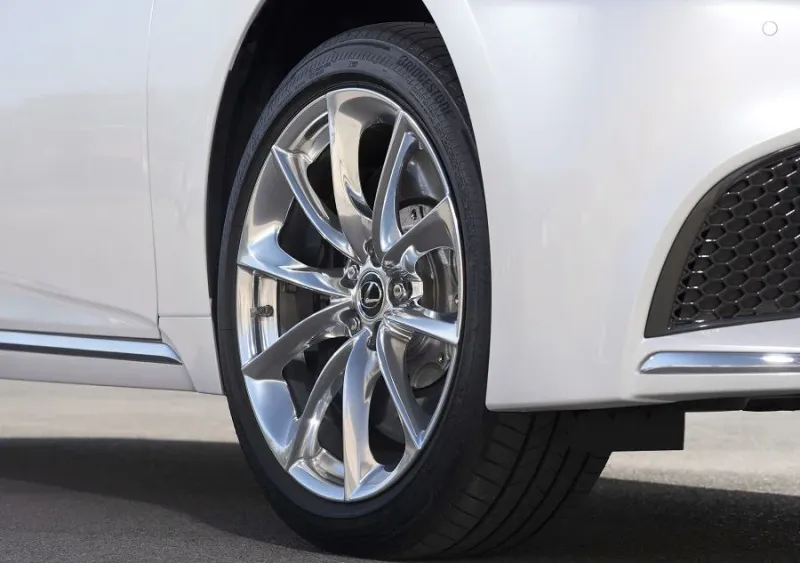 Exkluzivní recenze luxusní limuzíny Lexus LS 500h - foto 5 | brand photo