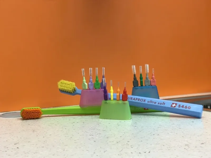 Díky technologii Air flow, která je používána v ordinaci dentální hygieny Novodental, získáte zářivý úsměv - foto 6 | brand photo