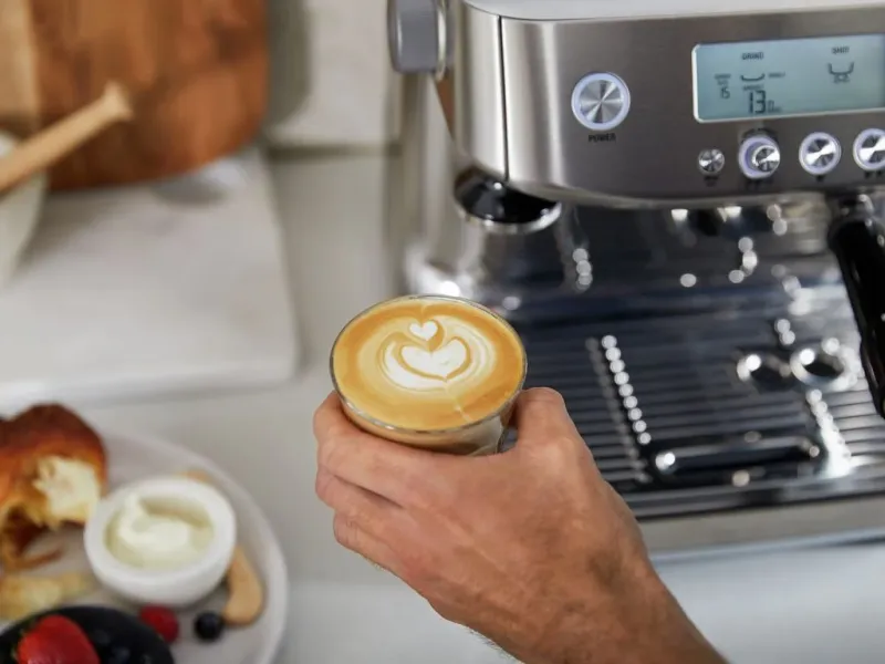 Sage doplňuje řadu nejprodávanějších kávovarů o nový Espresso model s mlýnkem na kávu The Barista PRO - foto 2 | brand photo