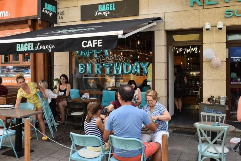 Mezinárodní filmový festival a karlovarský Bagel Lounge podpořily děti z dětských domovů - foto 4 | brand photo