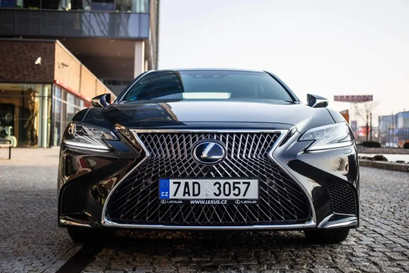Užijte si pohodlí a luxus v limuzíně Lexus LS 500h - foto 3 | brand photo