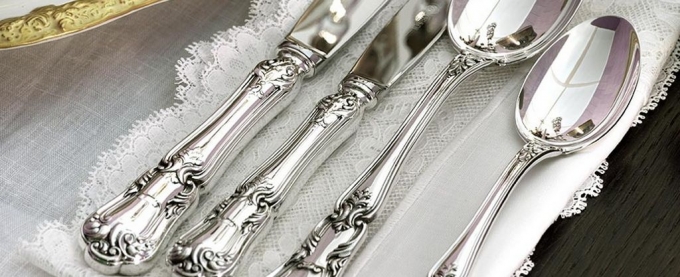 Zdobná kolekce stříbrných příborů Barocco od značky Schiavon