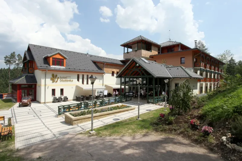 Prožijte odpočinkovou dovolenou či pohodovou firemní schůzku v luxusním hotelu Studánka ve východních Čechách! - foto 6 | brand photo