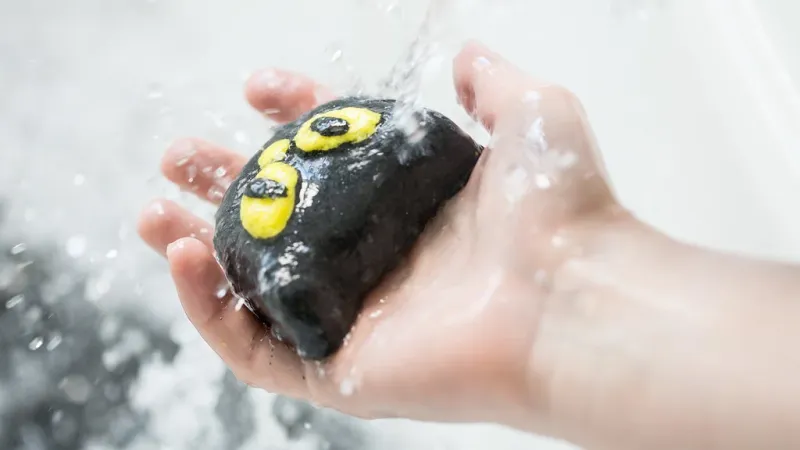 Rádi se bojíte či strašíte ostatní? Podívejte se na nové halloweenské produkty od firmy Lush - foto 2 | brand photo