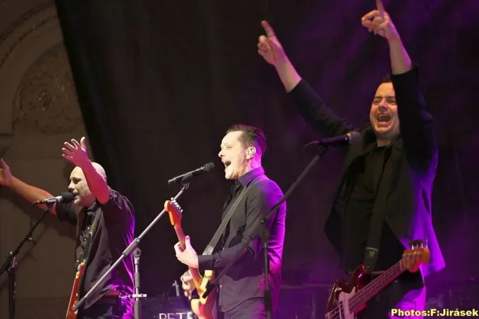 Michal MalÍtný zpíval jak s Big Bandem ve smokingu a o půlnoci grande finále s Chinaski.