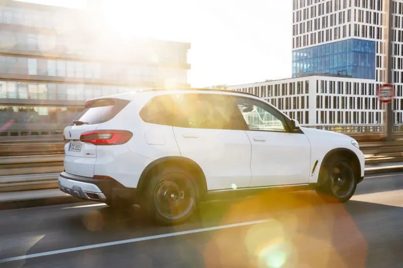 Nové BMW X5 xDrive40d a nové BMW X6 xDrive40d s mild hybridním motorem - foto 2 | brand photo