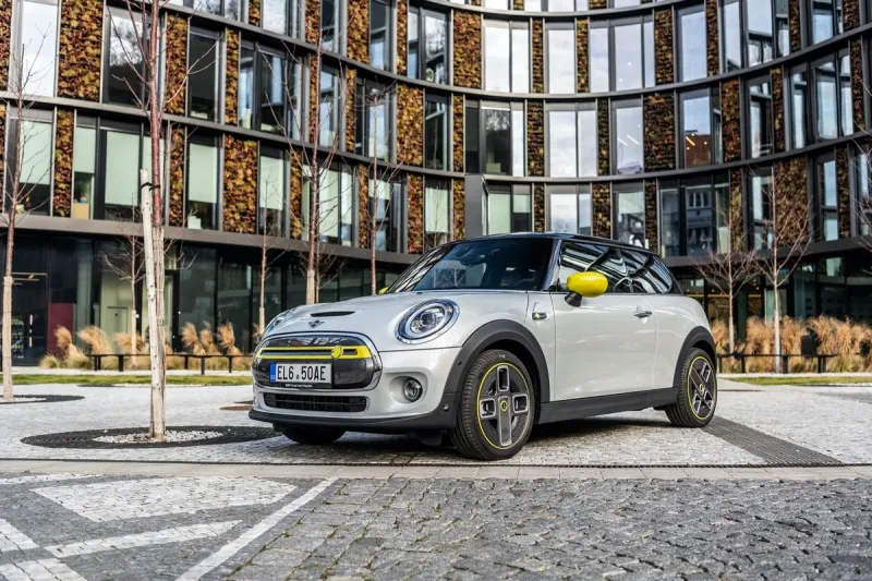 Nové a jedinečné MINI Cooper SE s elektrickým motorem - foto 2 | brand photo