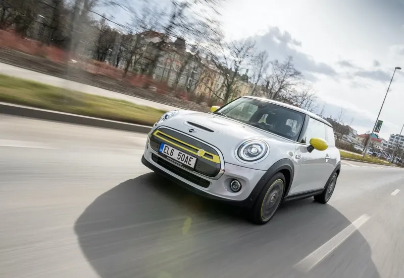 Nové a jedinečné MINI Cooper SE s elektrickým motorem - foto 4 | brand photo