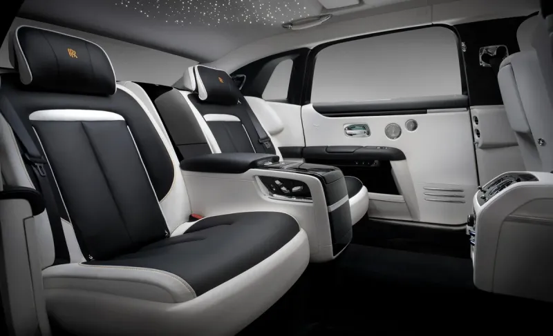 ROLLS-ROYCE ODHALIL NOVÝ GHOST EXTENDED - foto 4 | brand photo