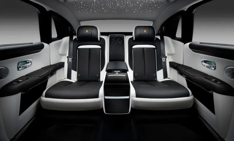 ROLLS-ROYCE ODHALIL NOVÝ GHOST EXTENDED - foto 5 | brand photo
