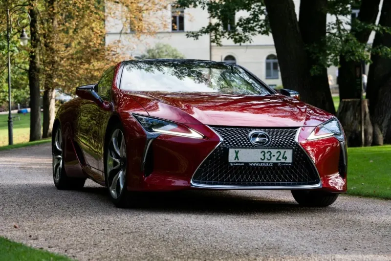 Lexus měl v létě rekordní prodeje. V Česku představil LC 500 Convertible - foto 2 | brand photo