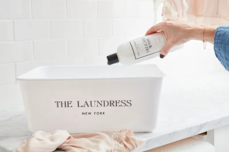 Dopřejte praní Den barvy s ekologicky šetrnými pracími gely od The Laundress - foto 2 | brand photo