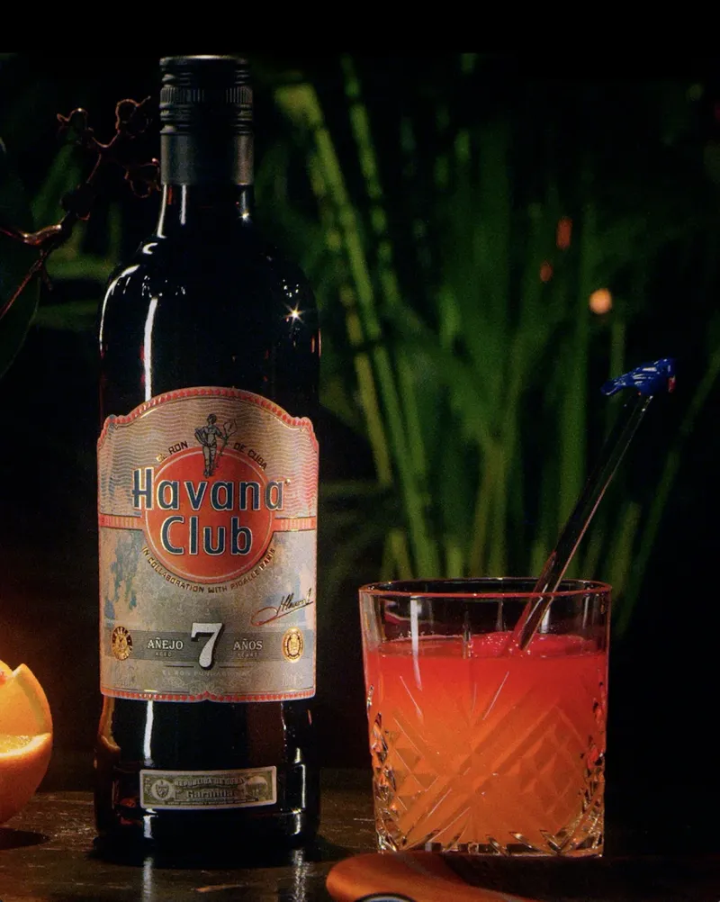 LIMITOVANÁ EDICE RUMU HAVANA CLUB X PIGALLE V KUBÁNSKÝCH BARVÁCH - foto 3 | brand photo