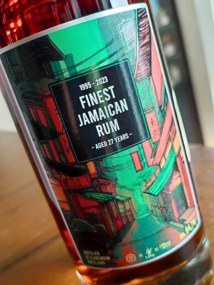 Distilia, Rum Attitude a Bar Lamp představují vzácné mistrovské dílo: Clarendon 1995 27 Year Old rum - foto 4 | brand photo