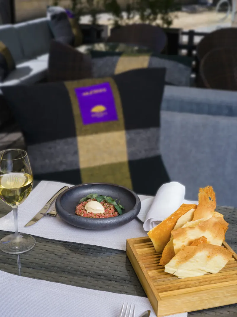 Zahradní elegance a dokonalé chutě: večeře na terase Restaurace Monastiq  - foto 6 | brand photo