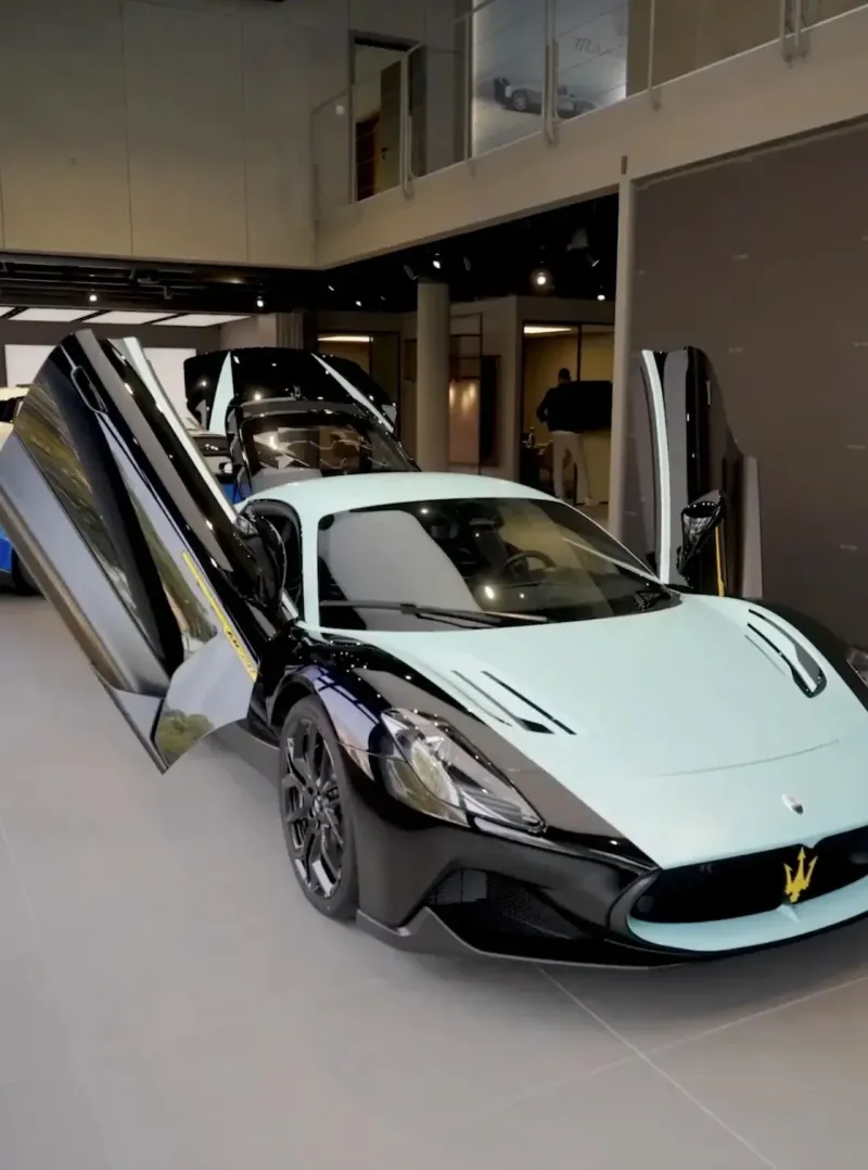 Jedno z dvaceti Maserati MC20 legenda aktuálně v showroomu Maserati - foto 3 | brand photo