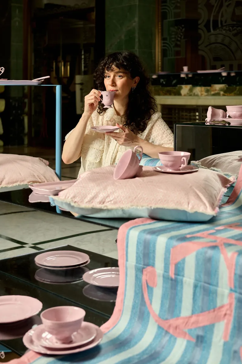 Almanac X Alcron Prague představuje porcelánový pop-up značky Křehký a Lindy Pro