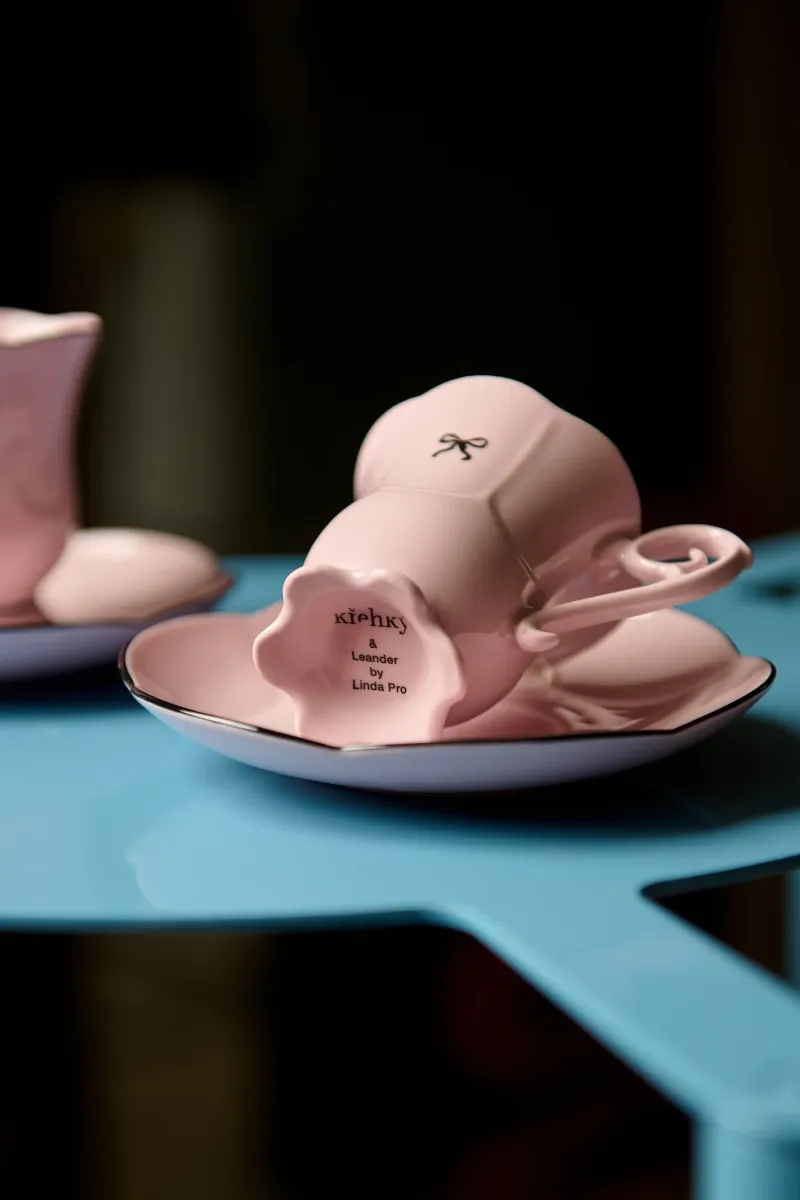 Almanac X Alcron Prague představuje porcelánový pop-up značky Křehký a Lindy Pro