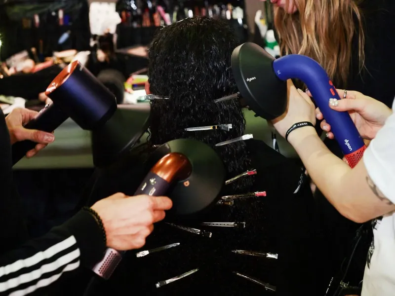 Když se móda a technologie potkají v zákulisí: Dyson na mole ISSEY MIYAKE - foto 2 | brand photo