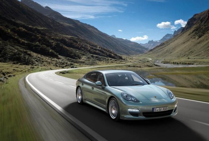 ŠAMPIÓN DLOUHÝCH CEST PORSCHE PANAMERA DIESEL Official Press Release