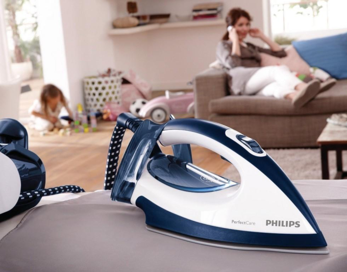 PHILIPS PŘINÁŠÍ REVOLUCI DO ŽEHLENÍ Official Press Release