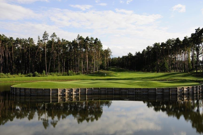 NEJKRÁSNĚJŠÍ DÁREK PRO GOLFISTU? NO PŘECE GOLF! Official Press Release
