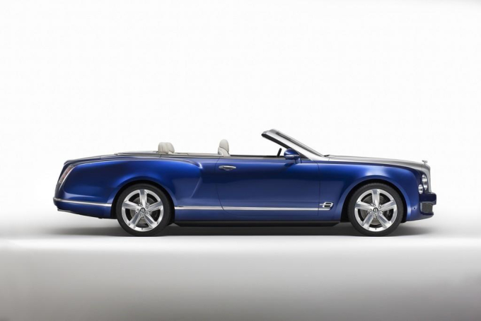 BENTLEY GRAND CONVERTIBLE ZCELA NOVĚ DEFINUJE JÍZDU BEZ STŘECHY Official Press Release