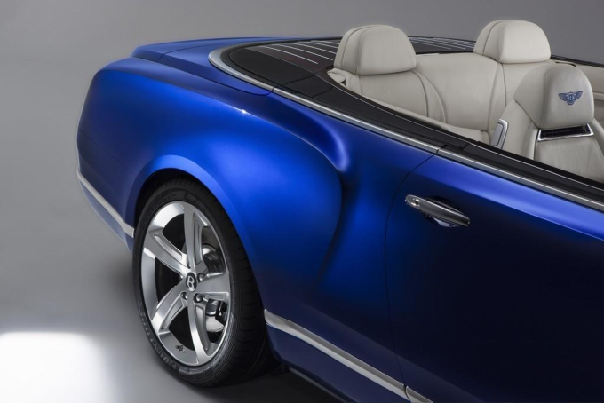 BENTLEY GRAND CONVERTIBLE ZCELA NOVĚ DEFINUJE JÍZDU BEZ STŘECHY Official Press Release