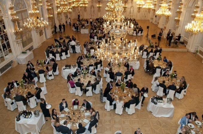 AUDIENCE GRAND CRU CLASSÉ BORDEAUX AUDIENCE GRAND CRU CLASSÉ BORDEAUX