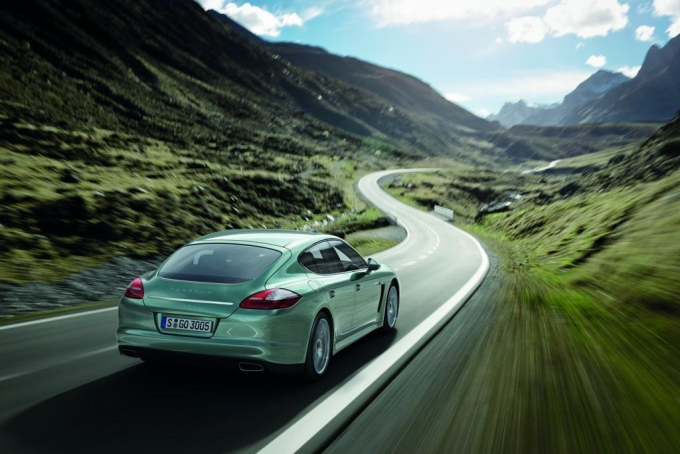 ŠAMPIÓN DLOUHÝCH CEST PORSCHE PANAMERA DIESEL Official Press Release